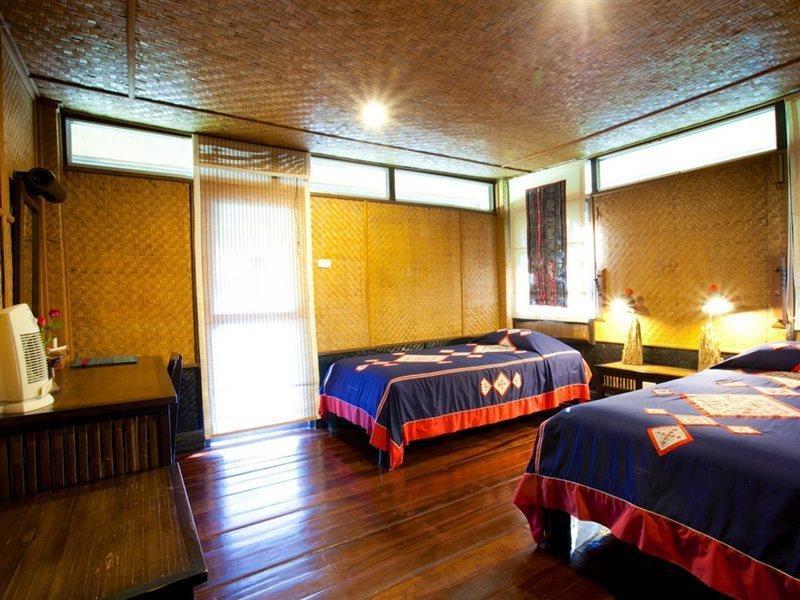Hmong Hilltribe Lodge Mae Rim Εξωτερικό φωτογραφία