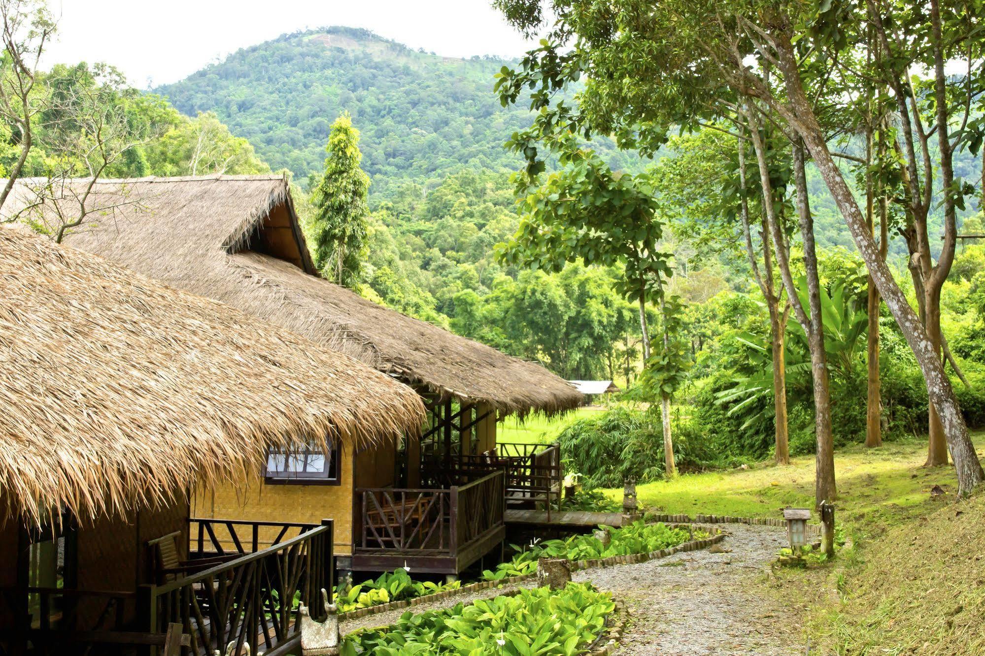 Hmong Hilltribe Lodge Mae Rim Εξωτερικό φωτογραφία