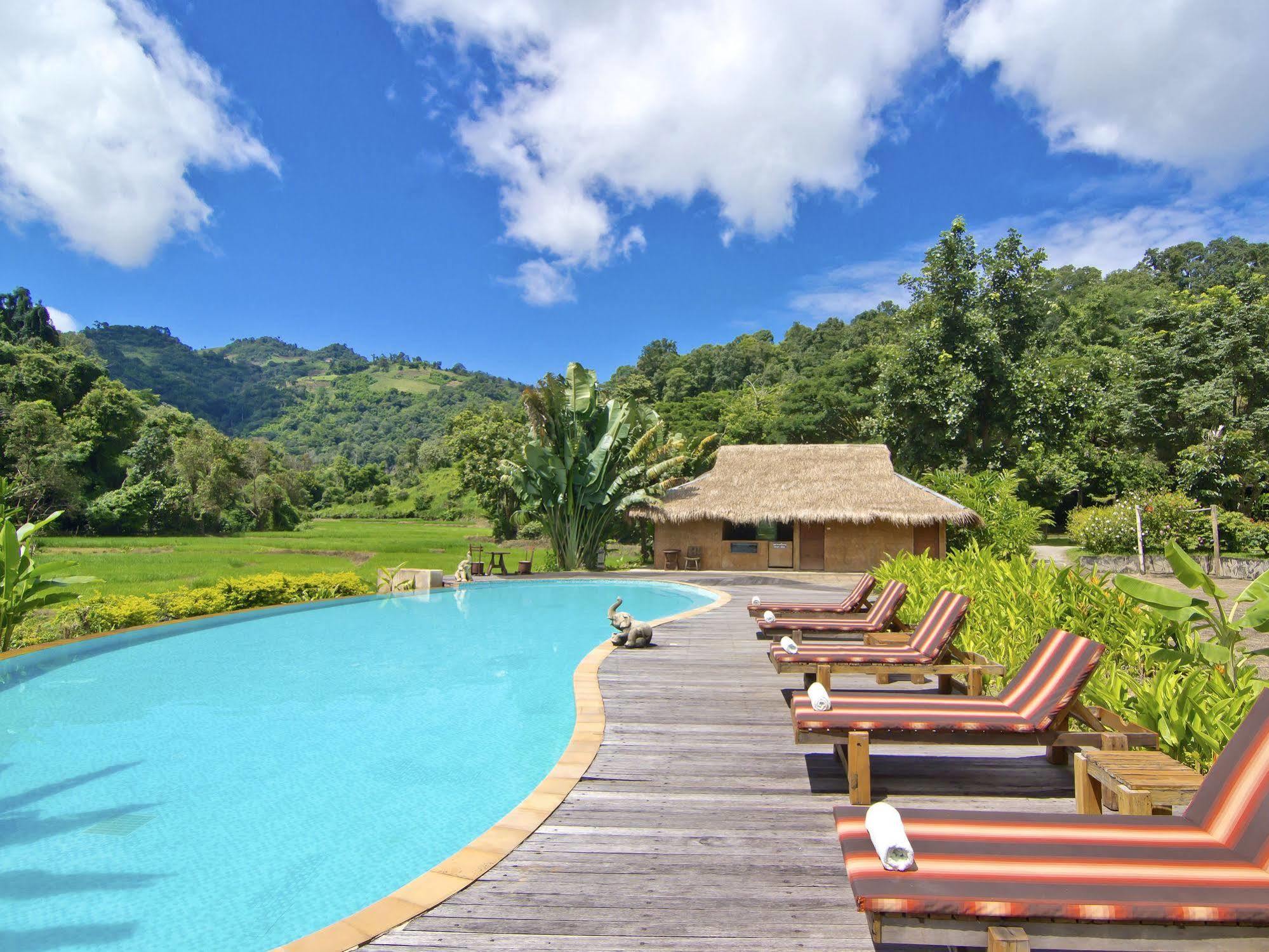 Hmong Hilltribe Lodge Mae Rim Εξωτερικό φωτογραφία